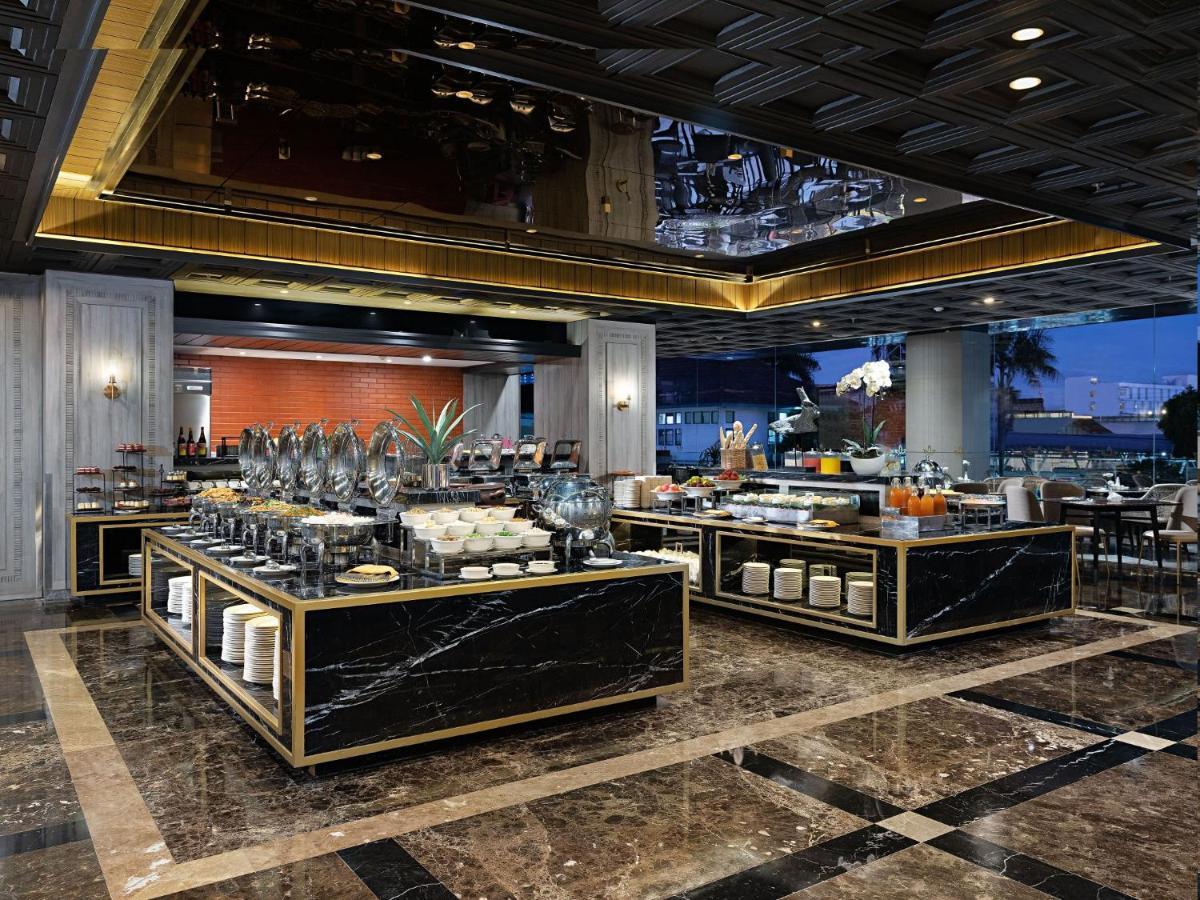 รอยัล มาลิโอโบโร บาย แอสตัน Hotel ยอกยาการ์ตา ภายนอก รูปภาพ